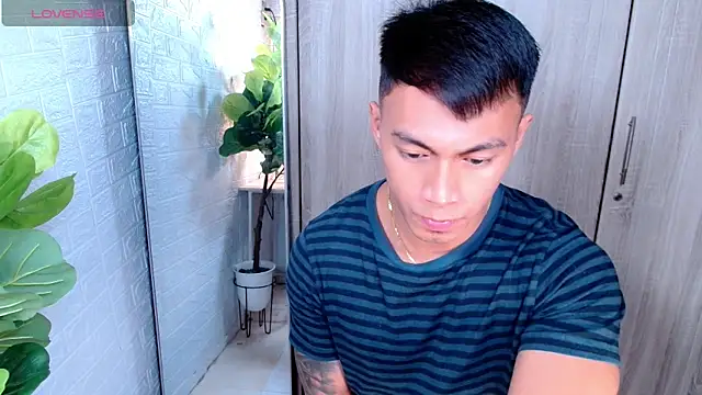 Snapshot of PinooyMilker chatting on January 10, 12:40 pm PinooyMilker online show from January 10, 12:40 pm