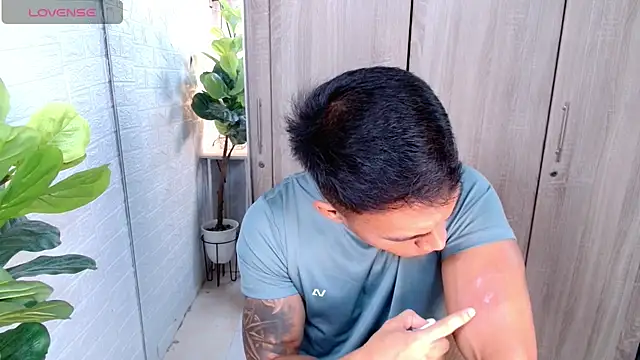 Snapshot of PinooyMilker chatting on January 16, 1:42 am PinooyMilker online show from January 16, 1:42 am