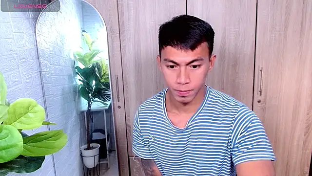 Snapshot of PinooyMilker chatting on February 16, 8:16 pm PinooyMilker online show from February 16, 8:16 pm