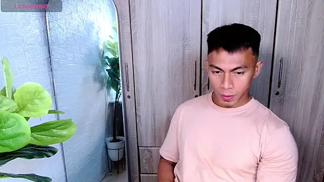 Snapshot of PinooyMilker chatting on February 17, 11:29 am PinooyMilker online show from February 17, 11:29 am