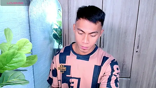 Snapshot of PinooyMilker chatting on February 18, 3:24 am PinooyMilker online show from February 18, 3:24 am