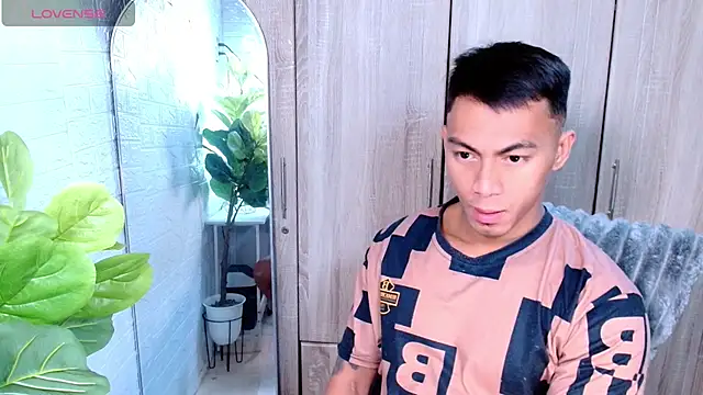 Snapshot of PinooyMilker chatting on February 19, 1:23 am PinooyMilker online show from February 19, 1:23 am