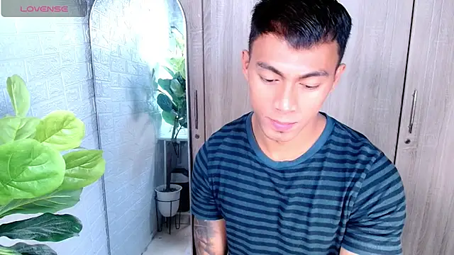 Snapshot of PinooyMilker chatting on March 4, 11:49 am PinooyMilker online show from March 4, 11:49 am