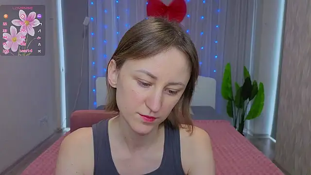 LuluChiiii online show from February 11, 9:47 am