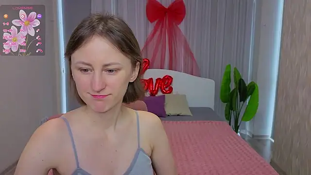 LuluChiiii online show from February 13, 9:05 am