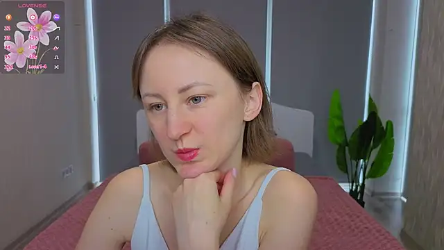 LuluChiiii online show from March 3, 11:05 am