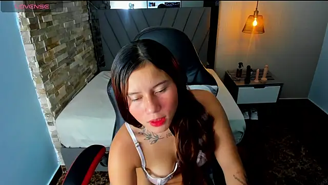 Snapshot of MARINETOMMY chatting on September 18, 2:35 am MARINETOMMY online show from September 18, 2:35 am