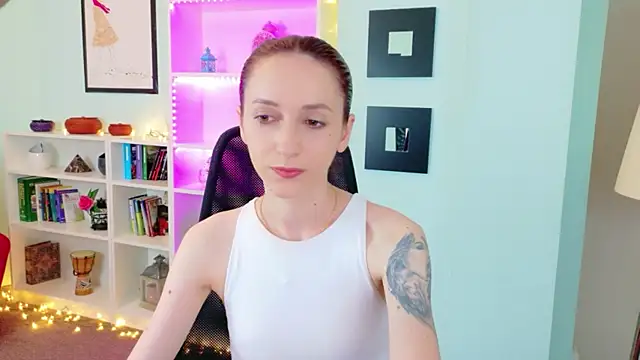 Julia Jae online show from June 15, 6:59 am