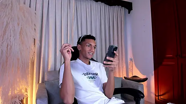 JulienSaint online show from March 16, 11:36 am