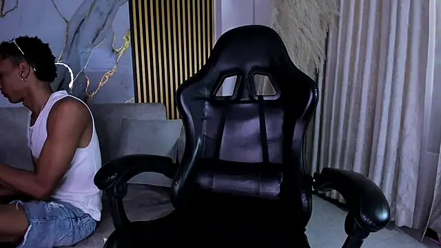 JulienSaint online show from March 21, 11:37 am