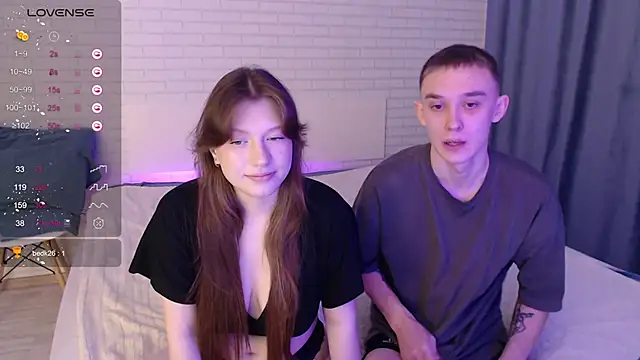 Snapshot of Blushing_couple chatting on September 18, 9:44 am Blushing couple online show from September 18, 9:44 am