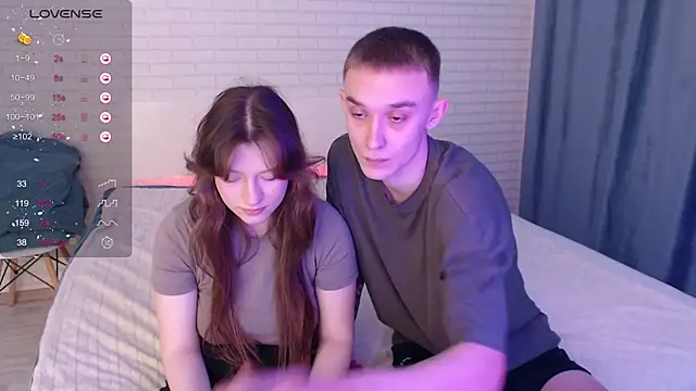 Snapshot of Blushing_couple chatting on September 19, 9:32 am Blushing couple online show from September 19, 9:32 am