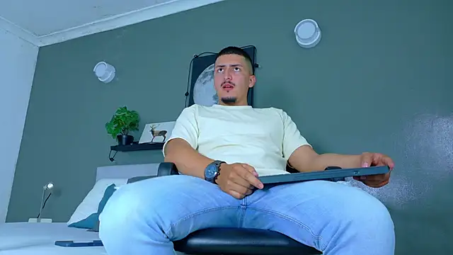 MrFox   online show from November 18, 7:40 pm