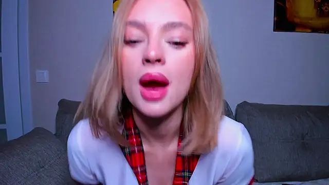 OliviaReece online show from March 22, 5:33 am