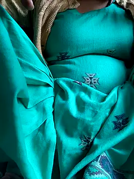 Snapshot of Love-pari077 chatting on December 18, 4:07 am Love-pari077 online show from December 18, 4:07 am