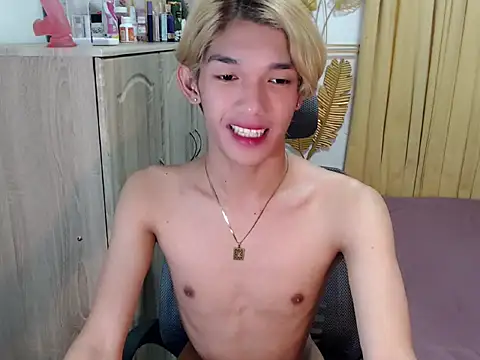 Snapshot of fuckerfriendsxx chatting on June 16, 6:27 am fuckerfriendsxx online show from June 16, 6:27 am