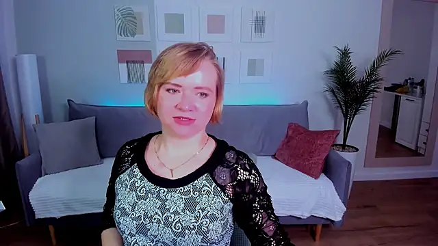 BellaSmitty online show from April 14, 9:26 am