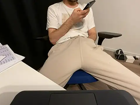 Frankieyyy1 online show from April 10, 10:03 pm