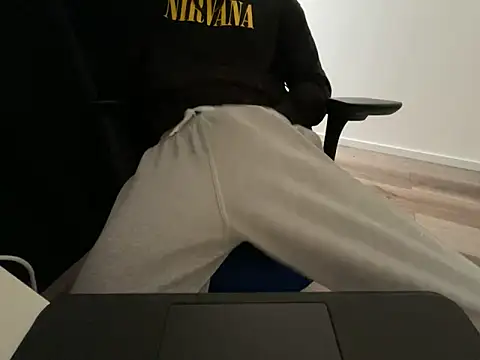 Frankieyyy1 online show from April 19, 5:51 am