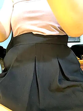 Snapshot of Bee_sweet chatting on June 14, 5:26 pm Bee sweet online show from June 14, 5:26 pm