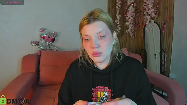 Michele Greenn online show from April 6, 1:03 am