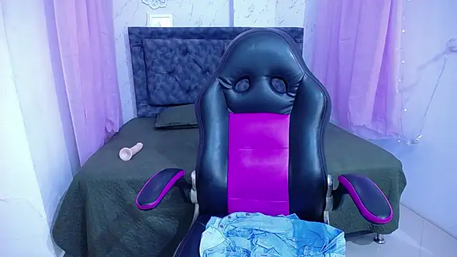 mia  thomson  online show from September 11, 1:44 pm