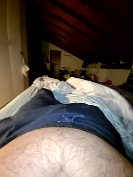 Snapshot of giova17cm chatting on October 24, 9:00 pm giova17cm online show from October 24, 9:00 pm