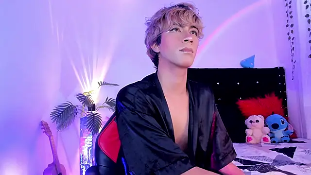 Cooperrosscute233 online show from April 4, 7:33 pm