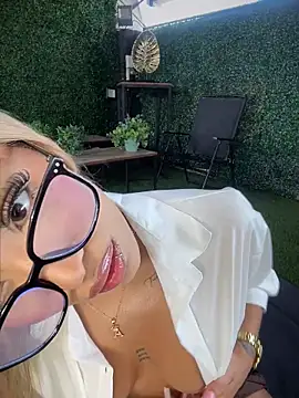 MystiqueXXX online show from April 18, 1:15 pm