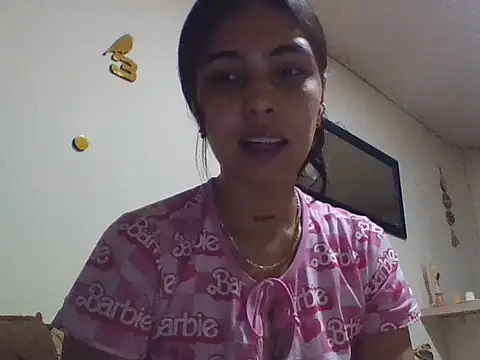 Snapshot of EmmaSplycer02 chatting on March 29, 3:28 am EmmaSplycer02 online show from March 29, 3:28 am