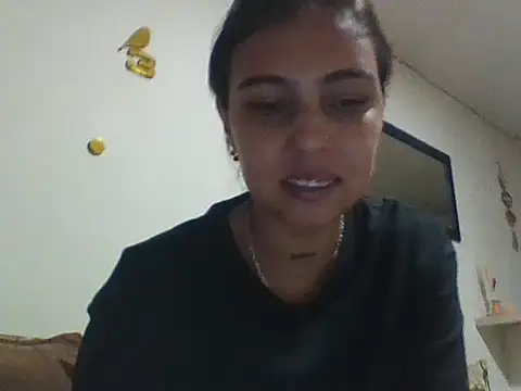 Snapshot of EmmaSplycer02 chatting on April 1, 2:56 am EmmaSplycer02 online show from April 1, 2:56 am