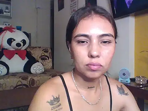 Snapshot of EmmaSplycer02 chatting on April 2, 3:04 am EmmaSplycer02 online show from April 2, 3:04 am