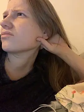 Leya F online show from September 13, 7:35 pm