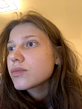 Leya F online show from September 21, 7:15 pm