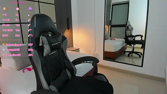 Snapshot of dana_daree chatting on November 15, 8:11 am dana daree online show from November 15, 8:11 am