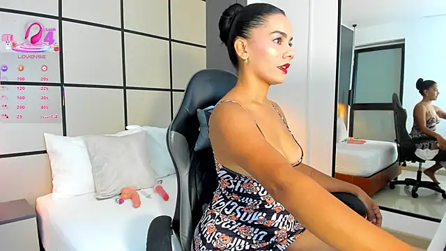 Snapshot of dana_daree chatting on February 17, 7:20 pm dana daree online show from February 17, 7:20 pm