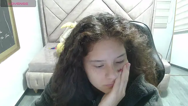 Velvet Moon V online show from January 15, 1:05 pm