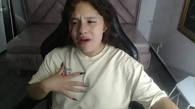 Velvet Moon V online show from February 9, 8:13 pm