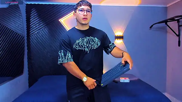 Horny nick18 online show from March 13, 11:39 am