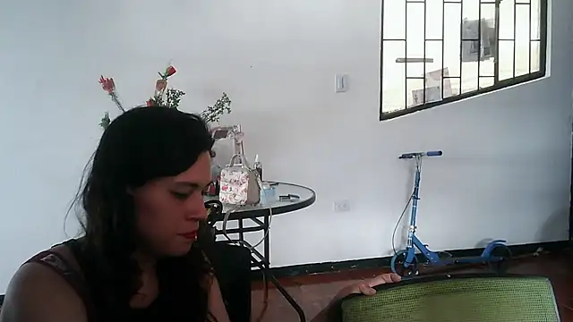 Snapshot of MiaRobertz_ chatting on June 11, 7:34 pm MiaRobertz online show from June 11, 7:34 pm