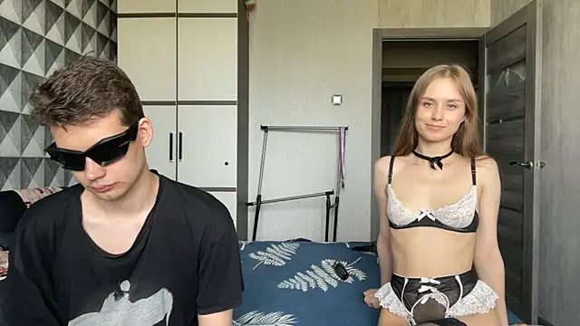 merycouple online show from June 10, 6:34 am
