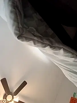 sarahkat86 online show from March 9, 1:15 pm