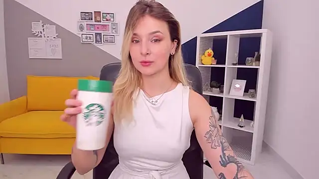 LilFleurish online show from March 23, 5:33 am