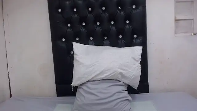 GlowGoddessxx online show from March 24, 5:12 am