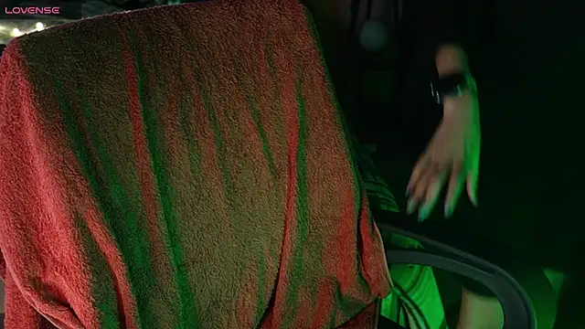 NidhiChandra online show from December 18, 7:09 pm