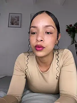 Snapshot of Yasmin777_ chatting on July 20, 9:28 pm Yasmin777 online show from July 20, 9:28 pm