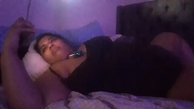 Snapshot of 1n0nlythroat chatting on June 22, 2:46 am 1n0nlythroat online show from June 22, 2:46 am