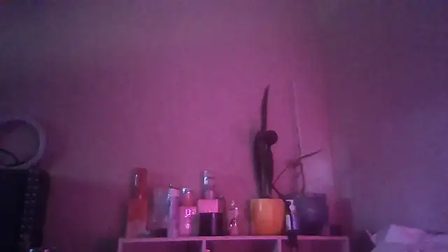 Snapshot of 1n0nlythroat chatting on July 9, 12:26 am 1n0nlythroat online show from July 9, 12:26 am
