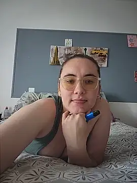 AndHerXO online show from June 9, 11:55 am