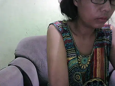 HotLadyPinay32 online show from April 20, 9:38 pm